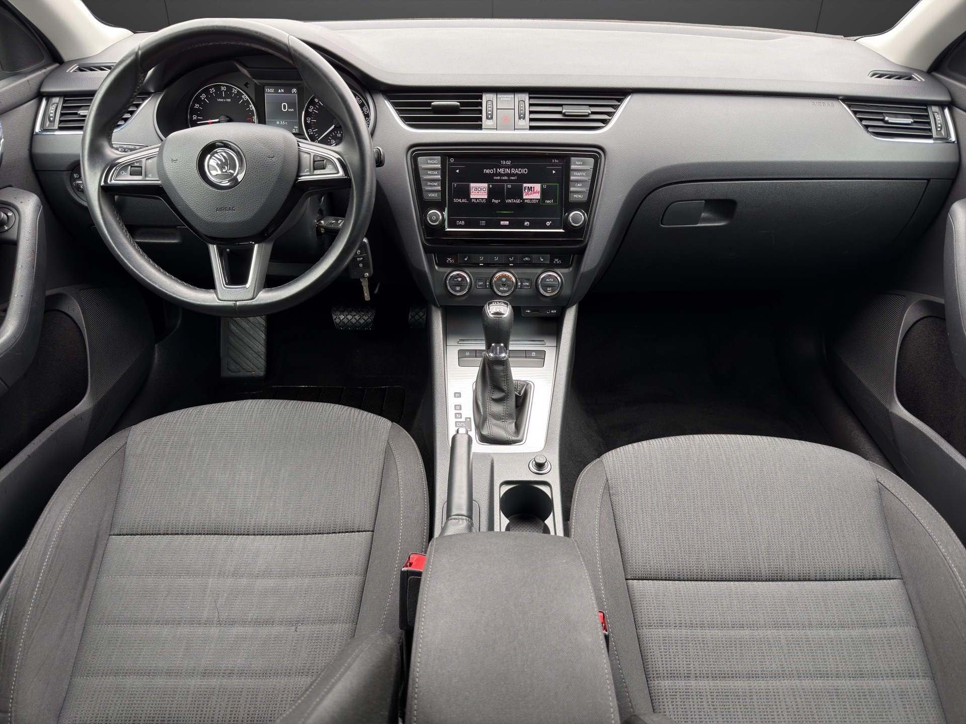 SKODA Octavia Combi 2.0 TDI Style 4x4 DSG-image-10