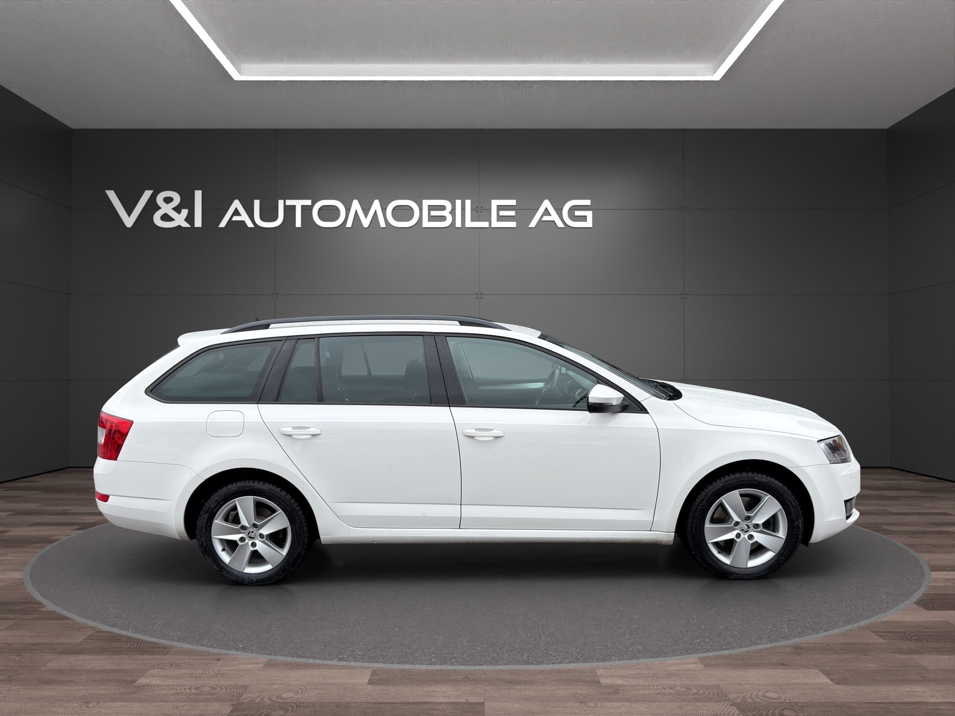 SKODA Octavia Combi 2.0 TDI Style 4x4 DSG-image-6