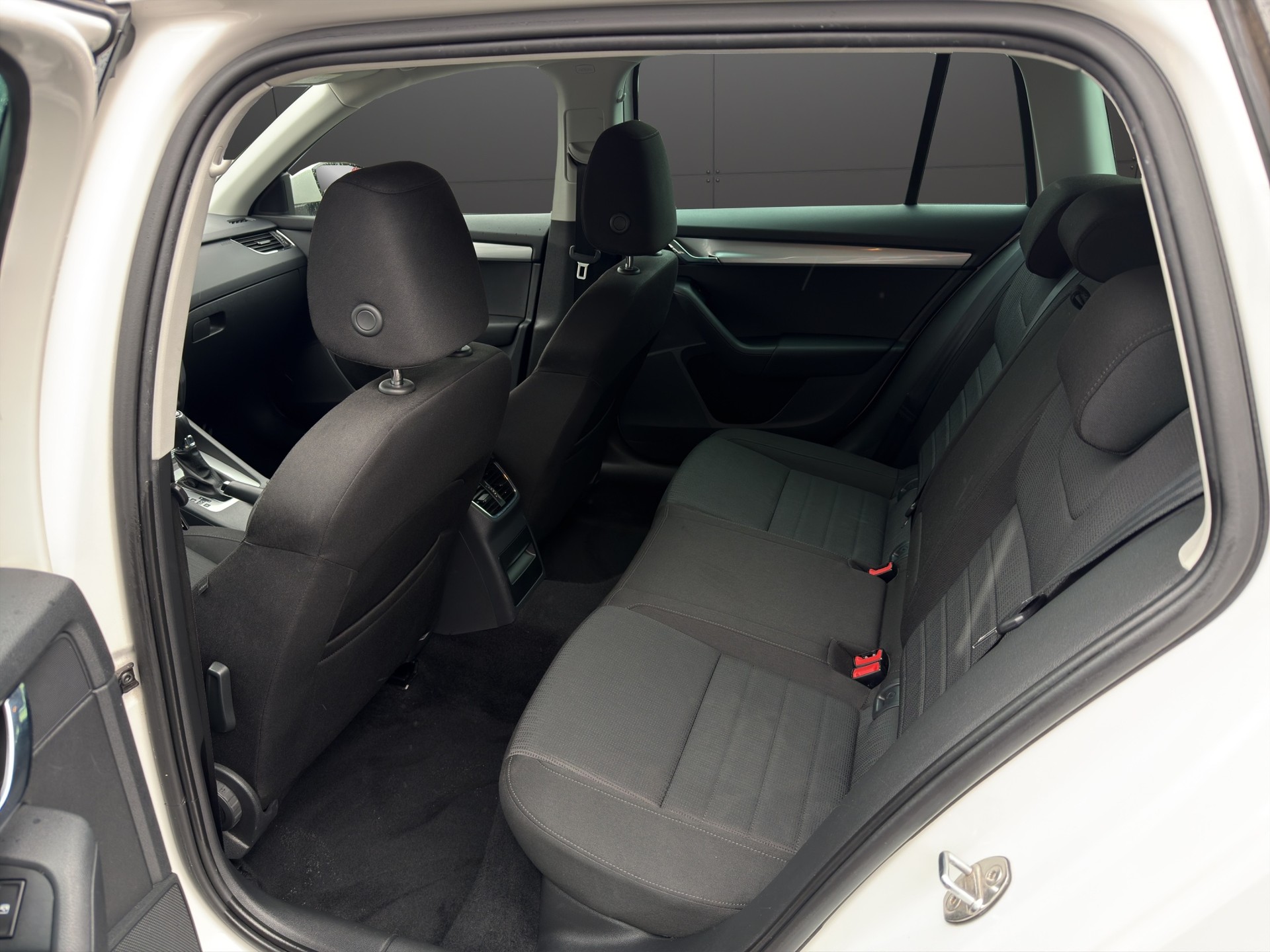 SKODA Octavia Combi 2.0 TDI Style 4x4 DSG-image-22