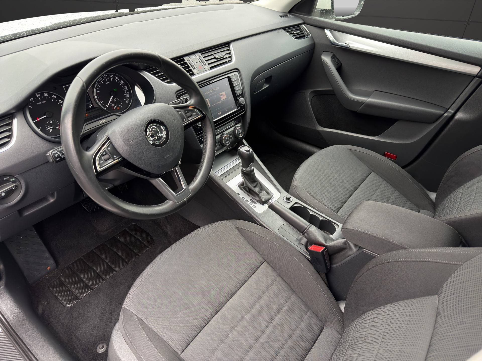 SKODA Octavia Combi 2.0 TDI Style 4x4 DSG-image-9