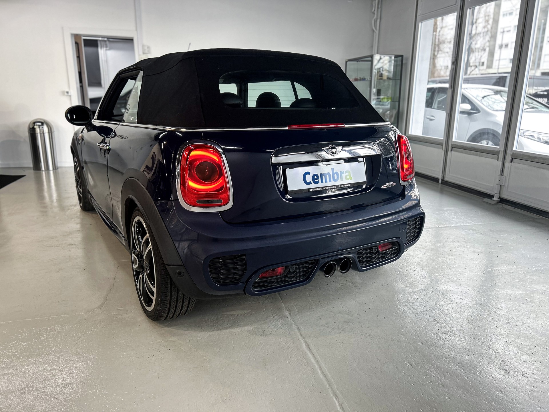 MINI Cooper John Cooper Works Cabriolet Steptronic-image-6