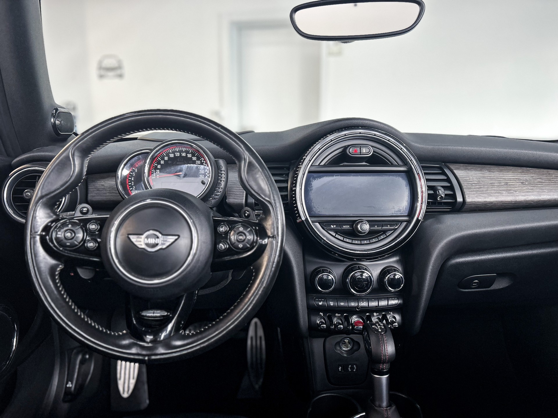 MINI Cooper John Cooper Works Cabriolet Steptronic-image-10
