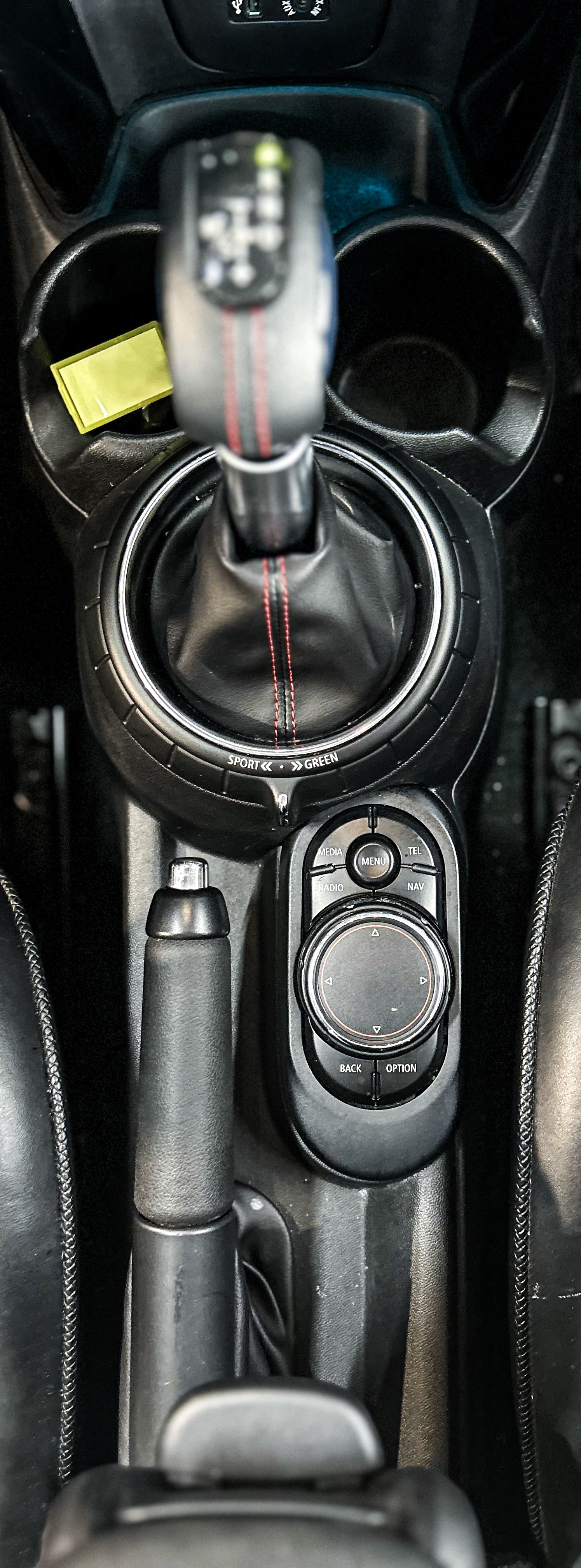 MINI Cooper John Cooper Works Cabriolet Steptronic-image-11