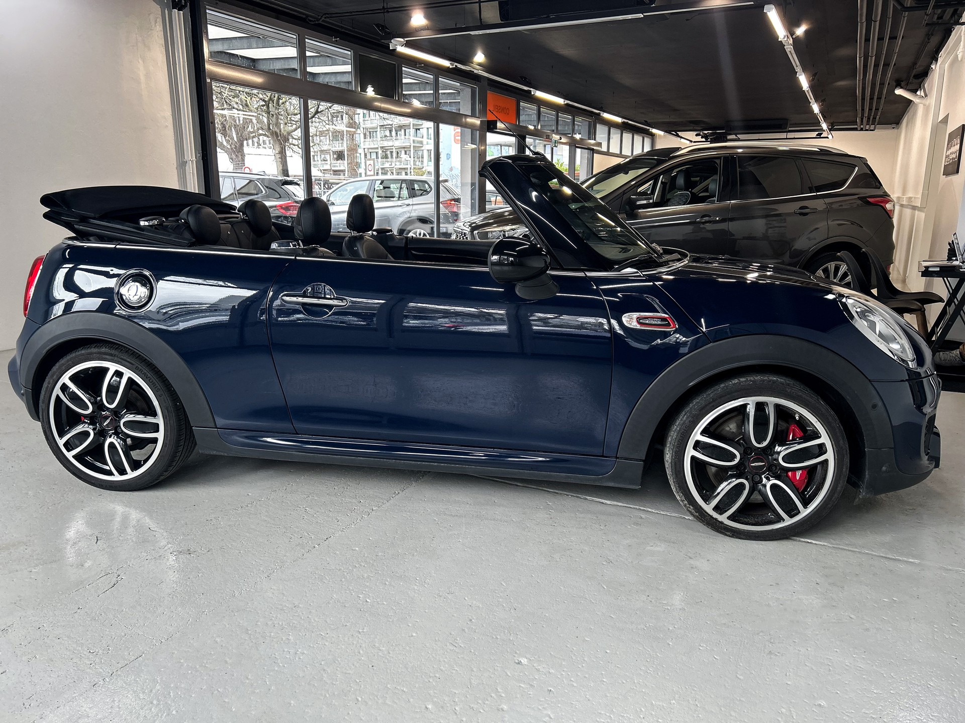MINI Cooper John Cooper Works Cabriolet Steptronic-image-0