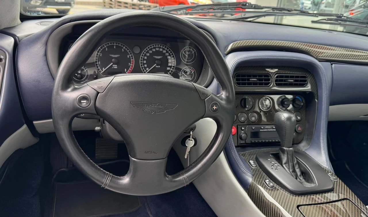 ASTON MARTIN DB7 Vantage-image-12