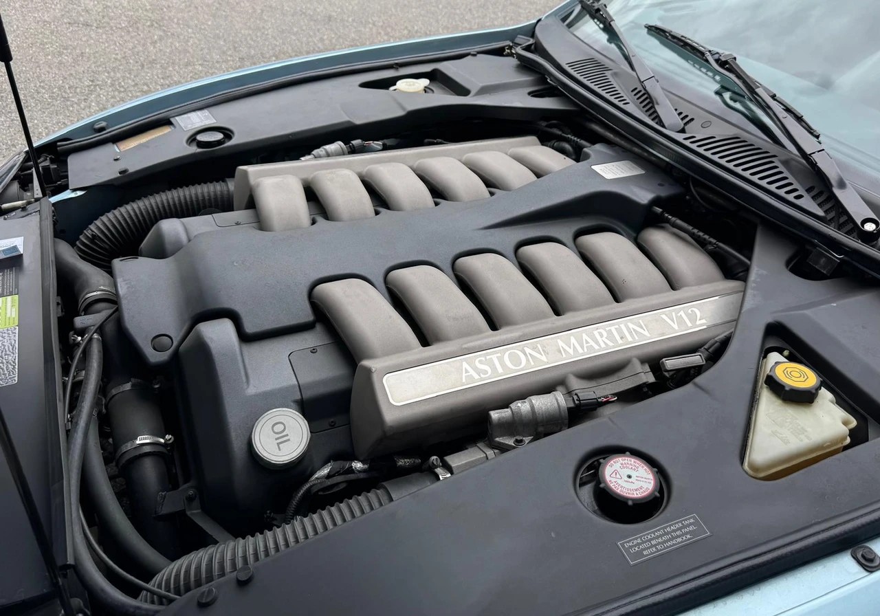 ASTON MARTIN DB7 Vantage-image-15