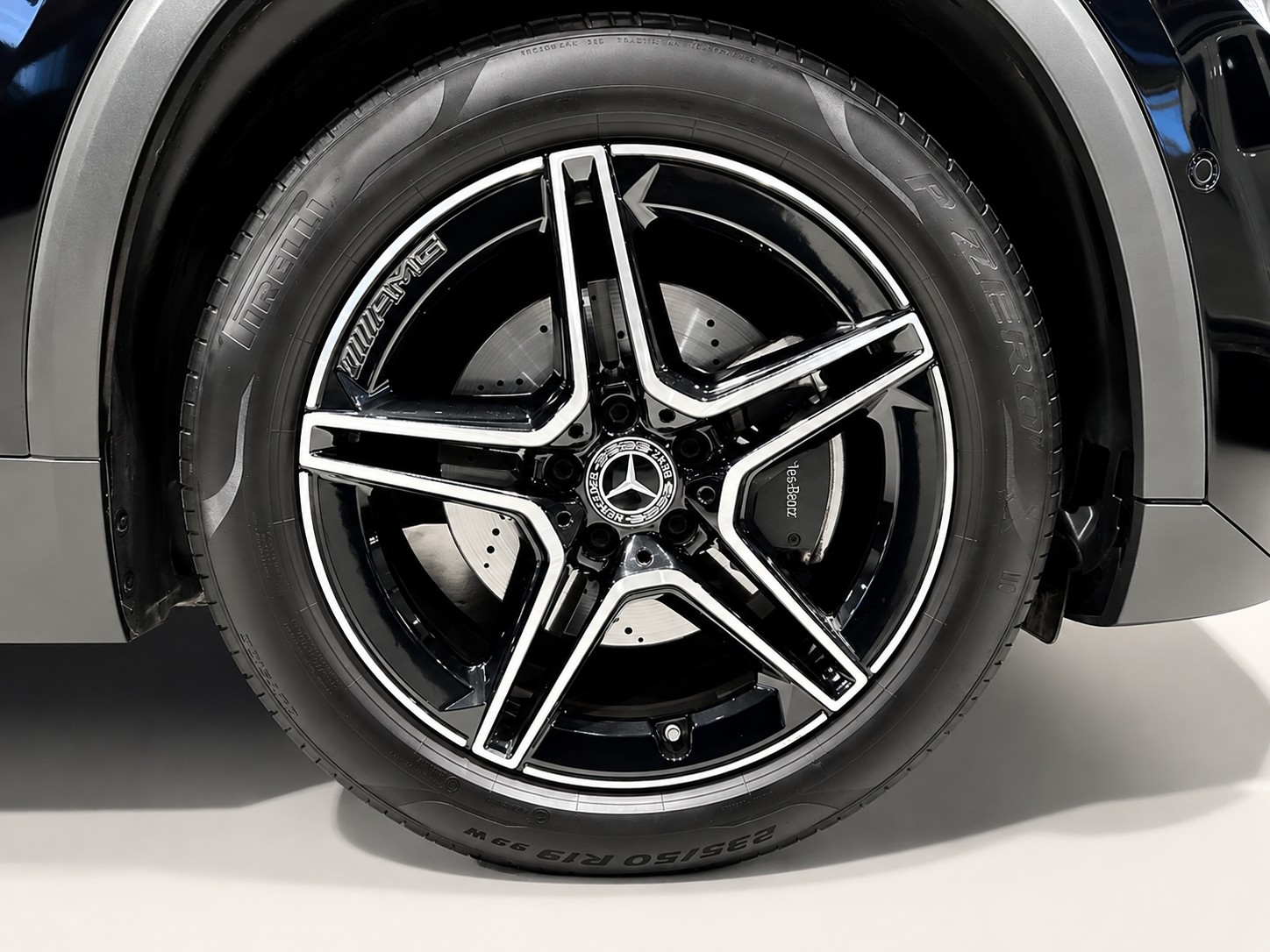 MERCEDES-BENZ GLA 200 AMG Line-image-18