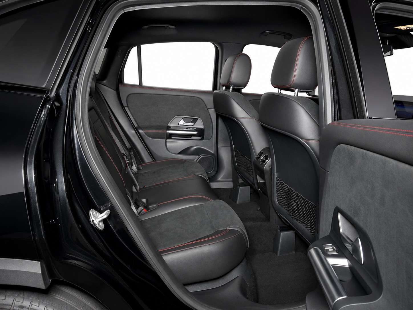MERCEDES-BENZ GLA 200 AMG Line-image-11