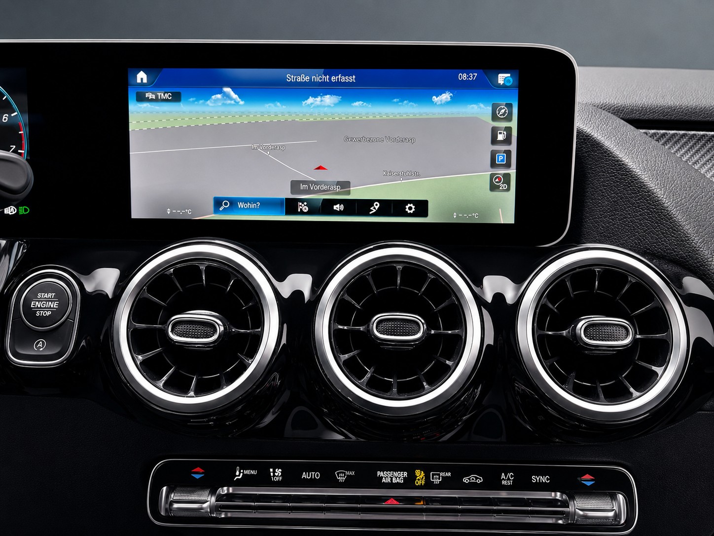 MERCEDES-BENZ GLA 200 AMG Line-image-17