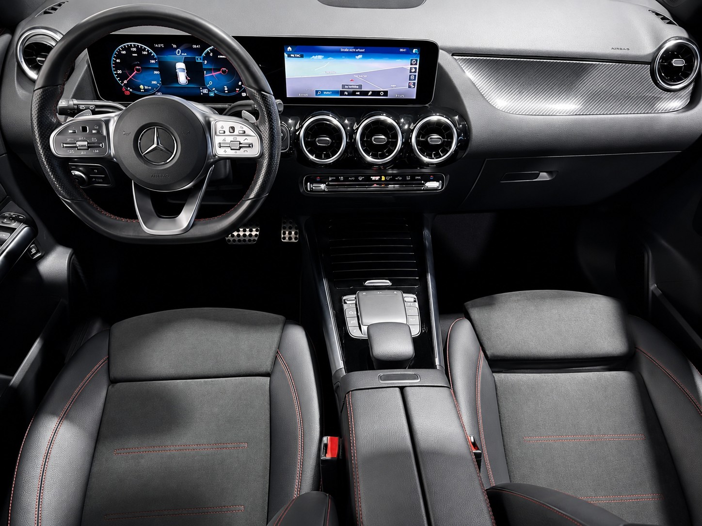 MERCEDES-BENZ GLA 200 AMG Line-image-8