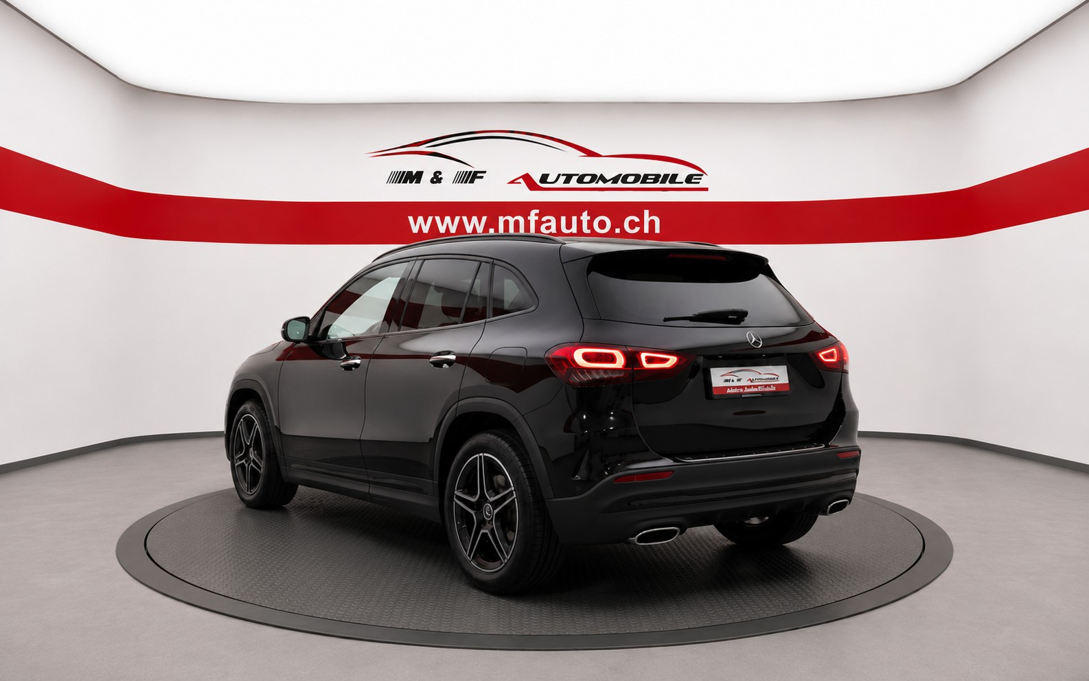 MERCEDES-BENZ GLA 200 AMG Line-image-3