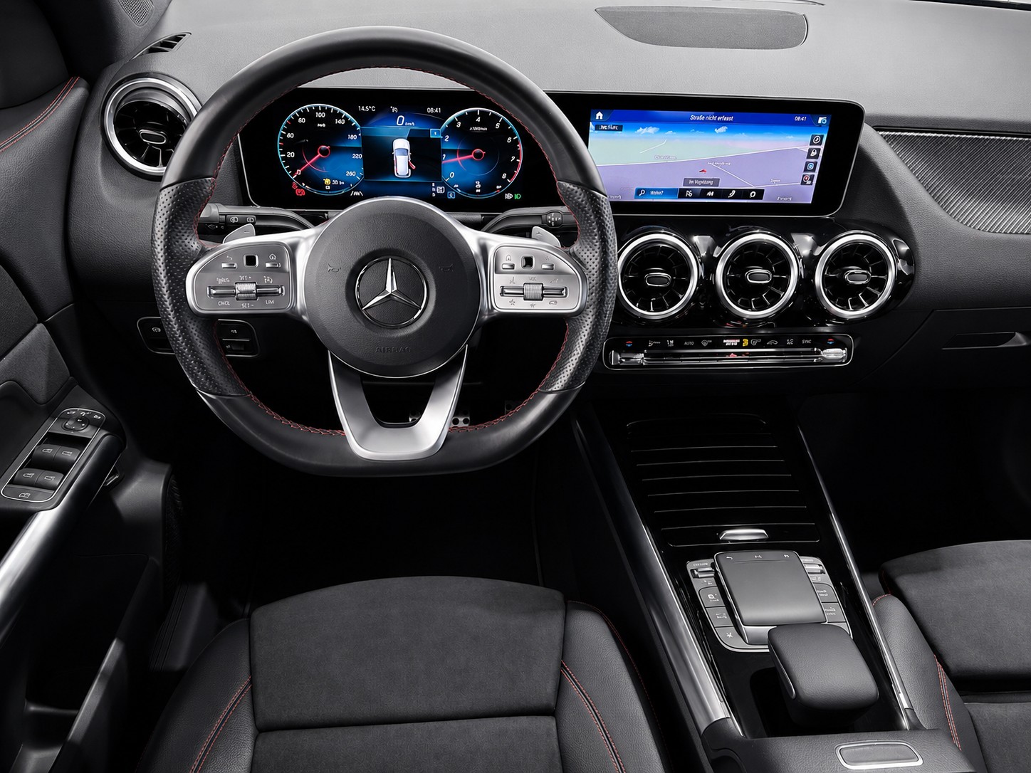 MERCEDES-BENZ GLA 200 AMG Line-image-9