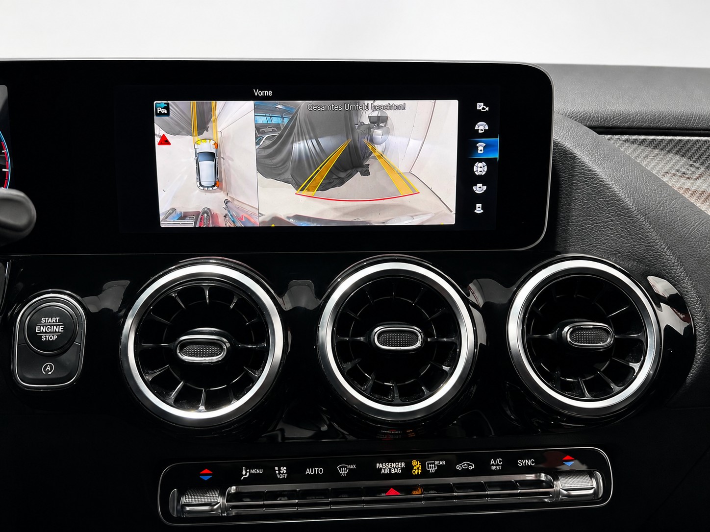 MERCEDES-BENZ GLA 200 AMG Line-image-15