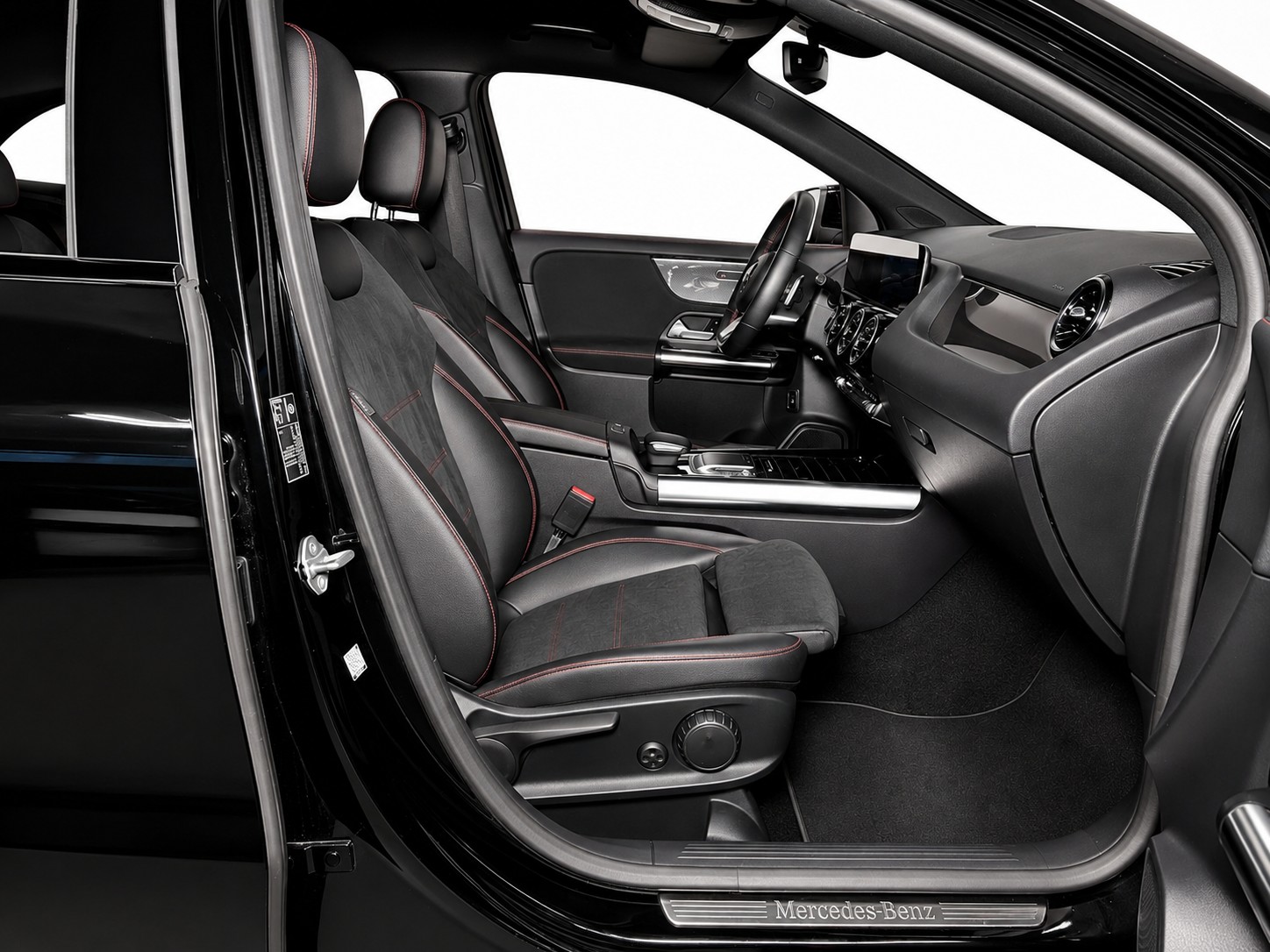 MERCEDES-BENZ GLA 200 AMG Line-image-7