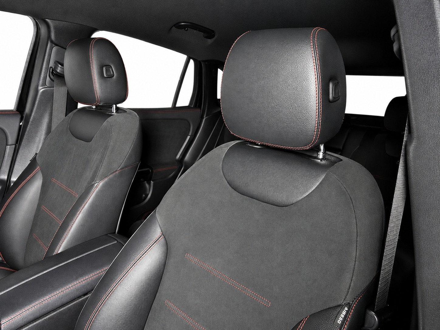 MERCEDES-BENZ GLA 200 AMG Line-image-14
