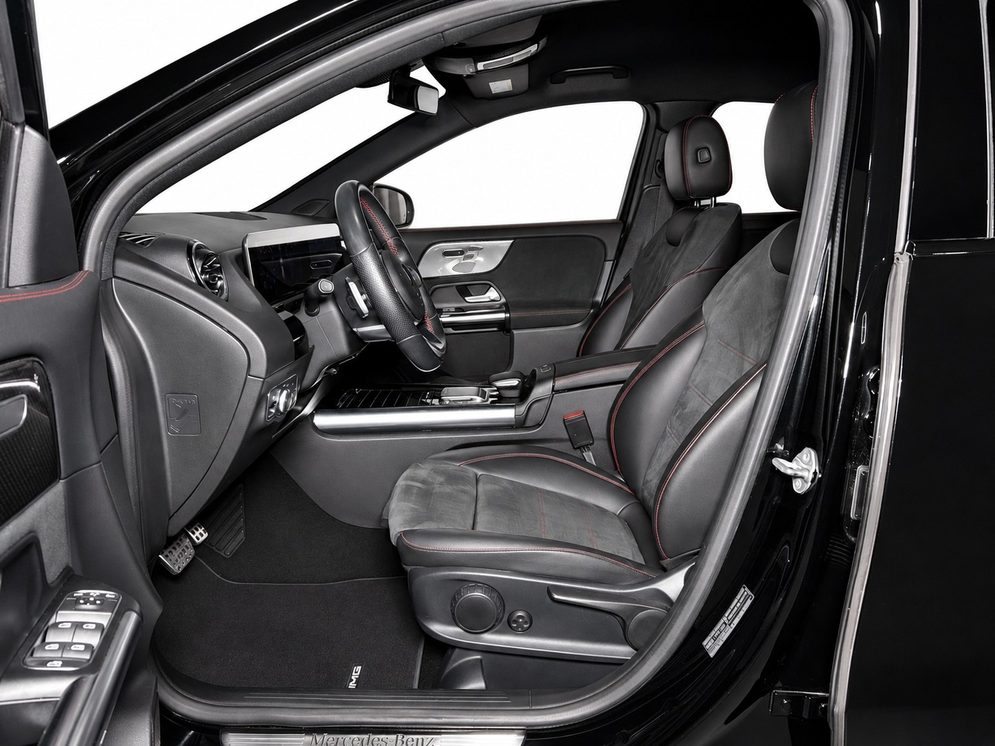 MERCEDES-BENZ GLA 200 AMG Line-image-6