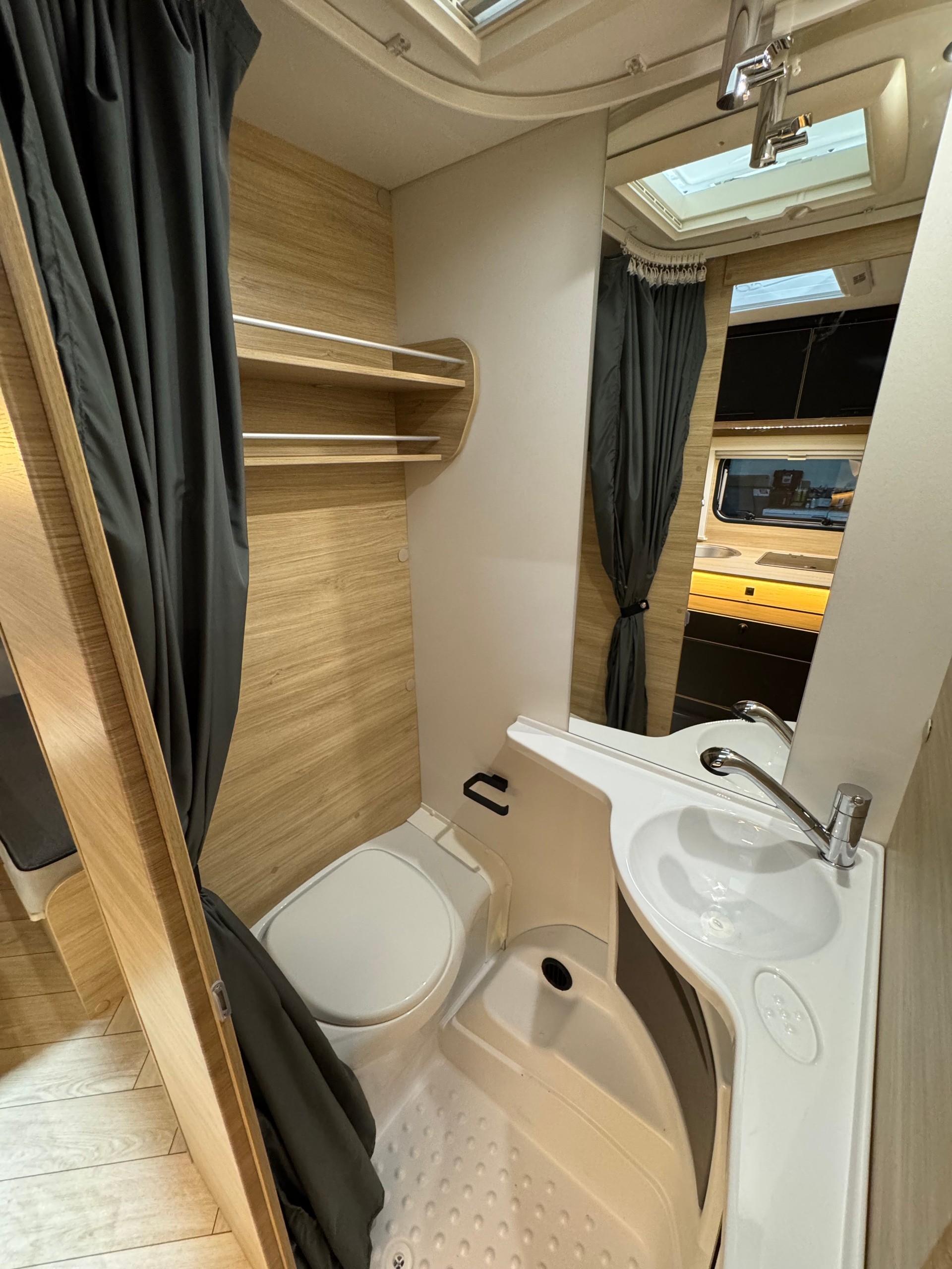 CARAVELAIR Sport Line 492-image-13