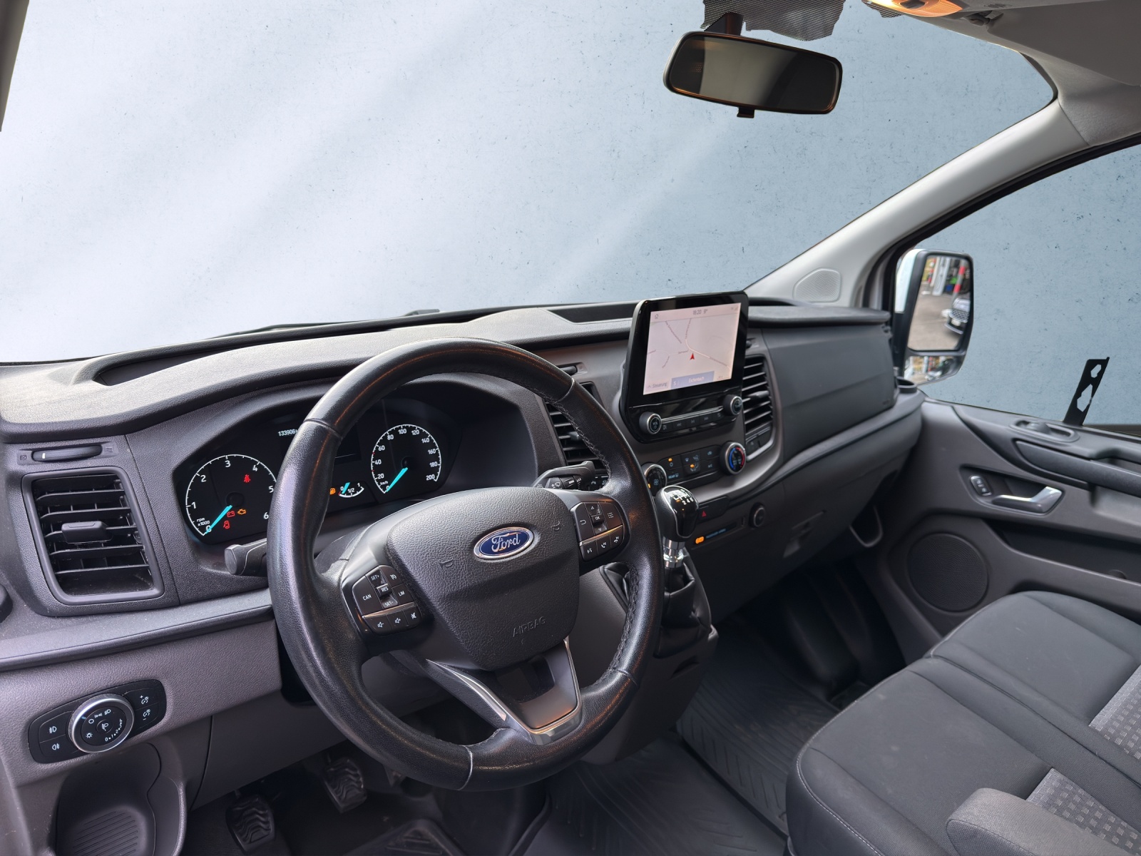FORD Transit Custom Van 300 L1H1 Trend*AHK 2500KG*-image-9