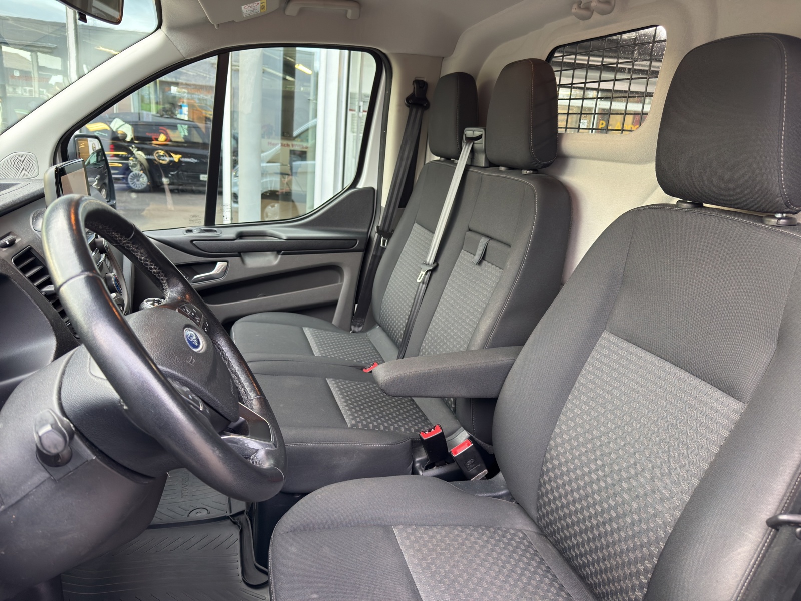 FORD Transit Custom Van 300 L1H1 Trend*AHK 2500KG*-image-12