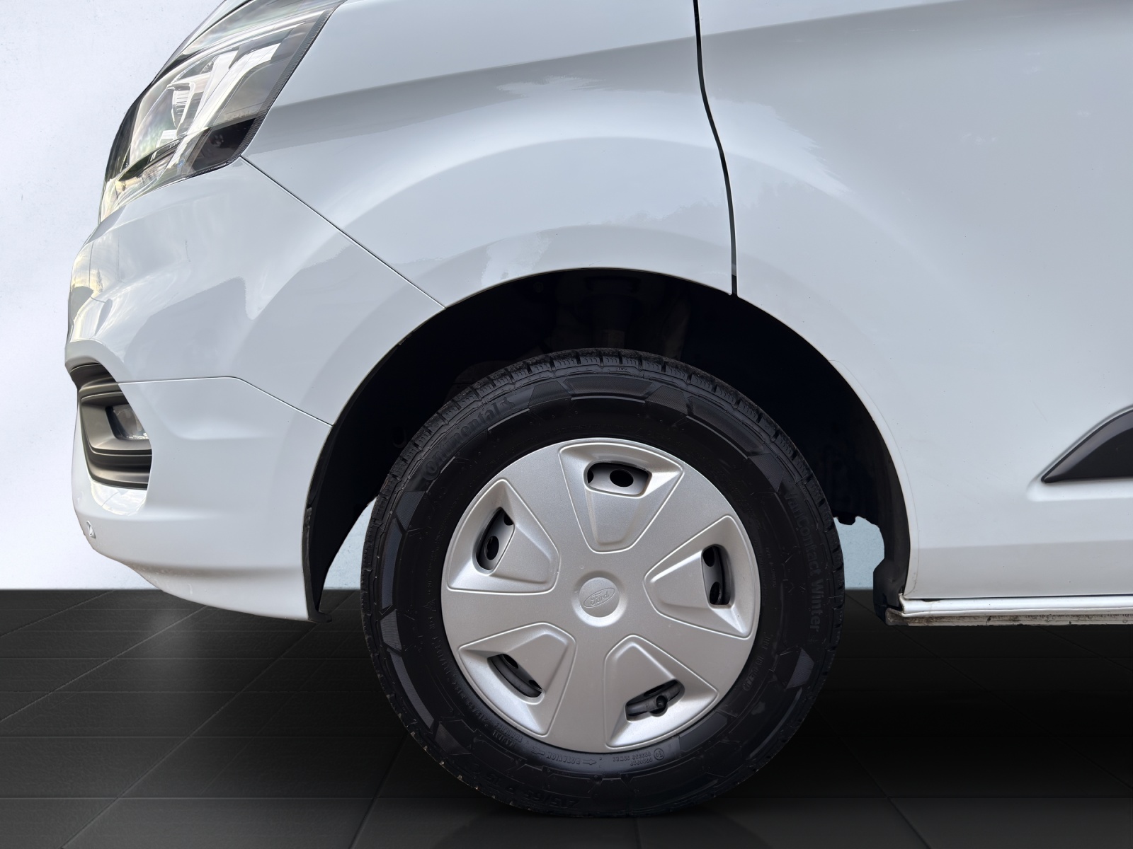 FORD Transit Custom Van 300 L1H1 Trend*AHK 2500KG*-image-17
