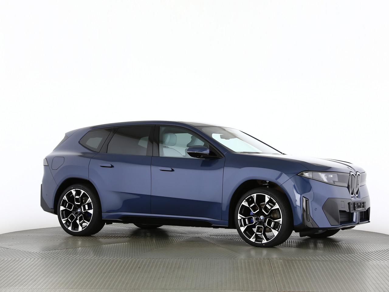 BMW iX3 50 xDrive-image-16