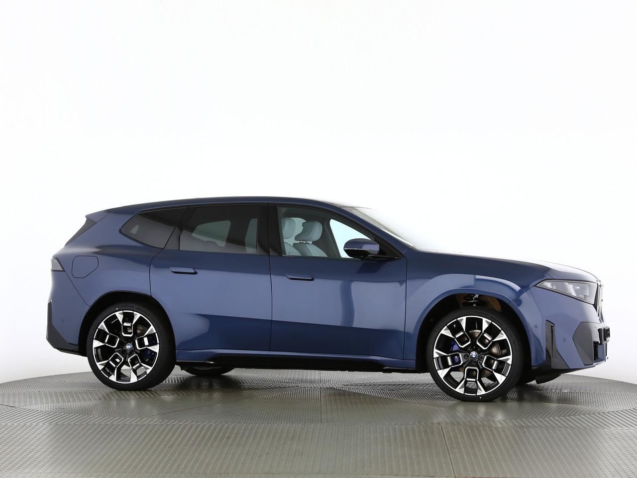 BMW iX3 50 xDrive-image-15