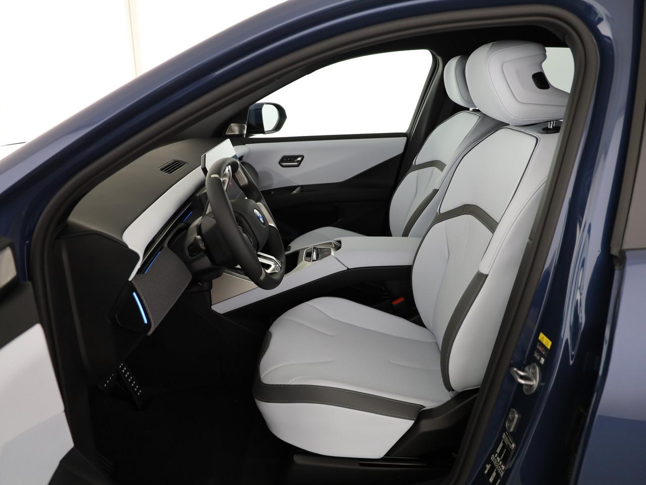BMW iX3 50 xDrive-image-22