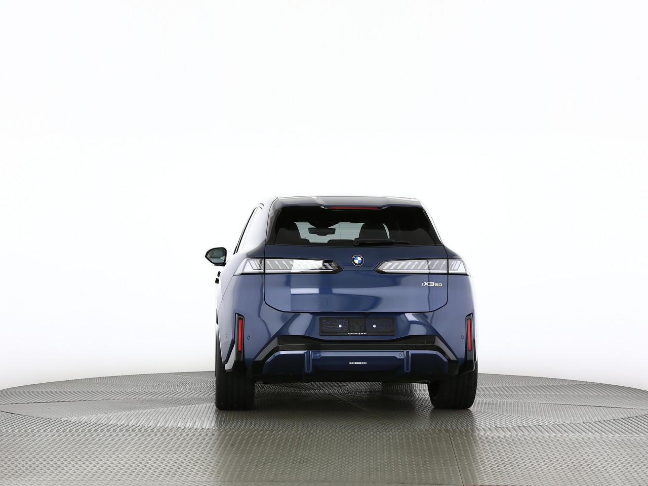 BMW iX3 50 xDrive-image-8