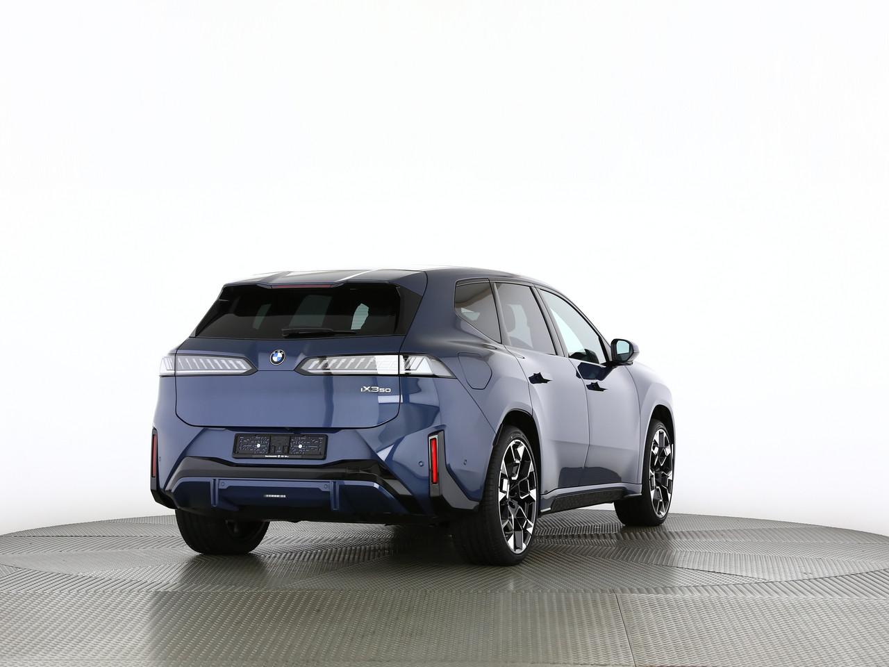 BMW iX3 50 xDrive-image-10