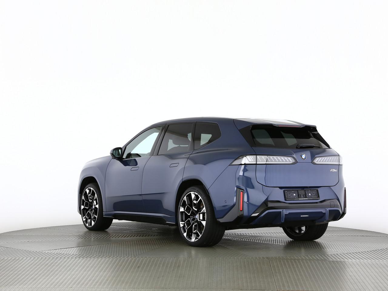 BMW iX3 50 xDrive-image-7
