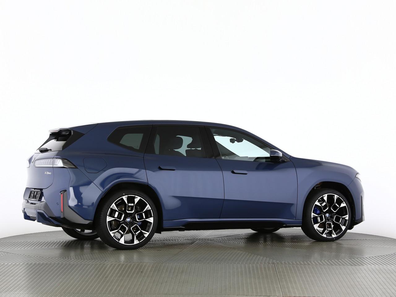 BMW iX3 50 xDrive-image-13