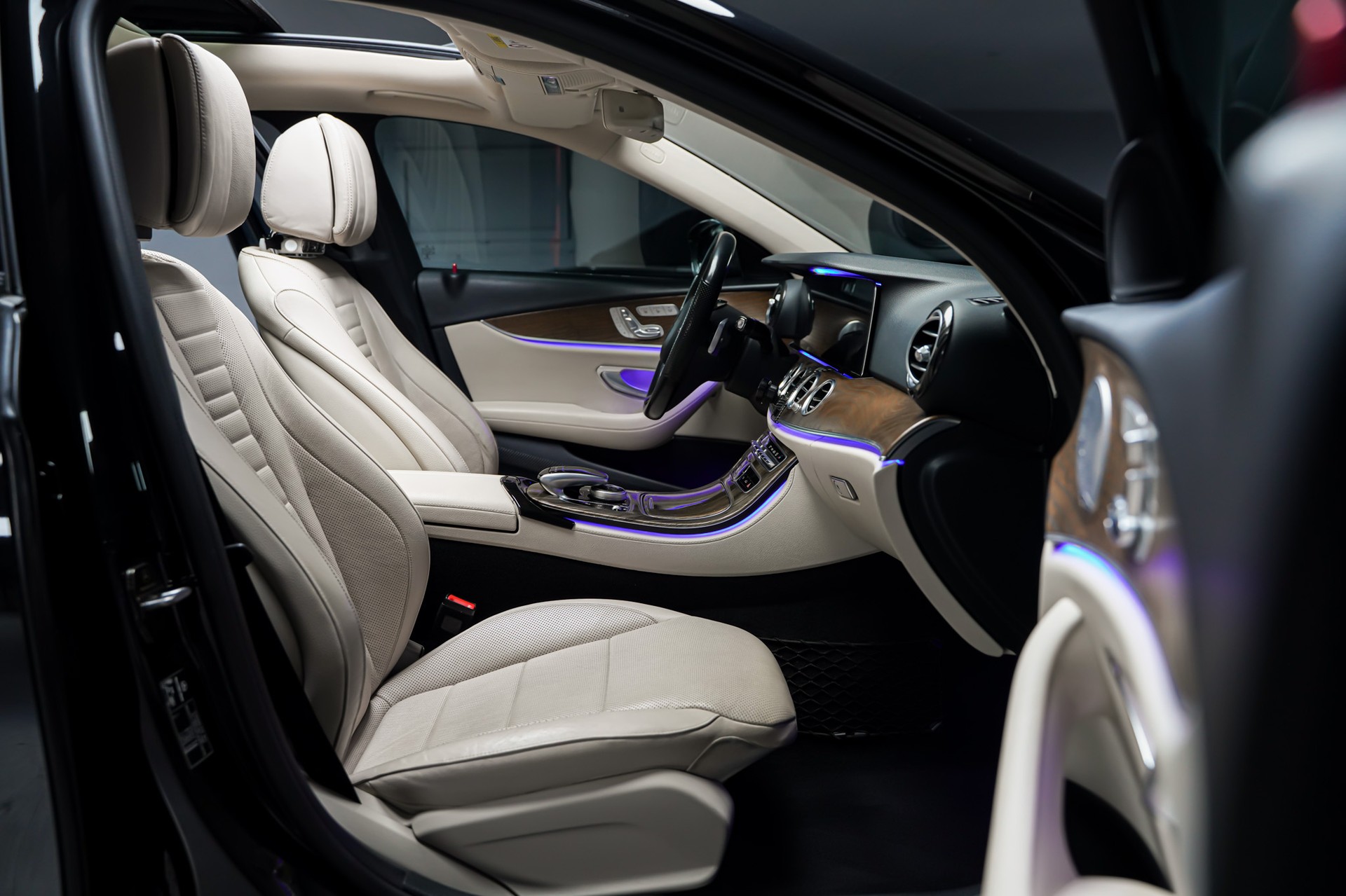 MERCEDES-BENZ E 350 d Avantgarde 9G-Tronic-image-18