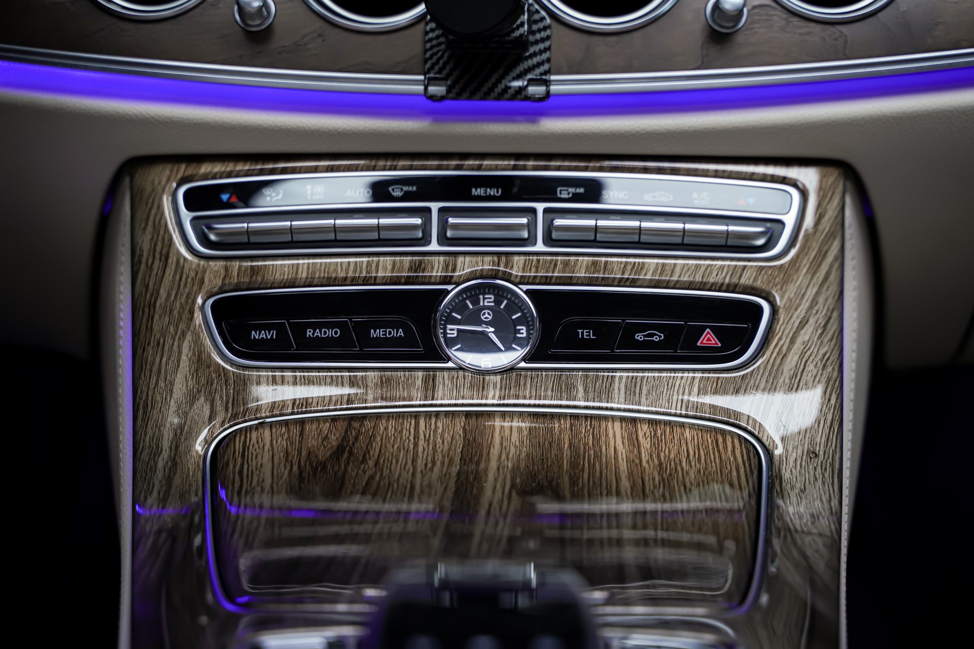 MERCEDES-BENZ E 350 d Avantgarde 9G-Tronic-image-22