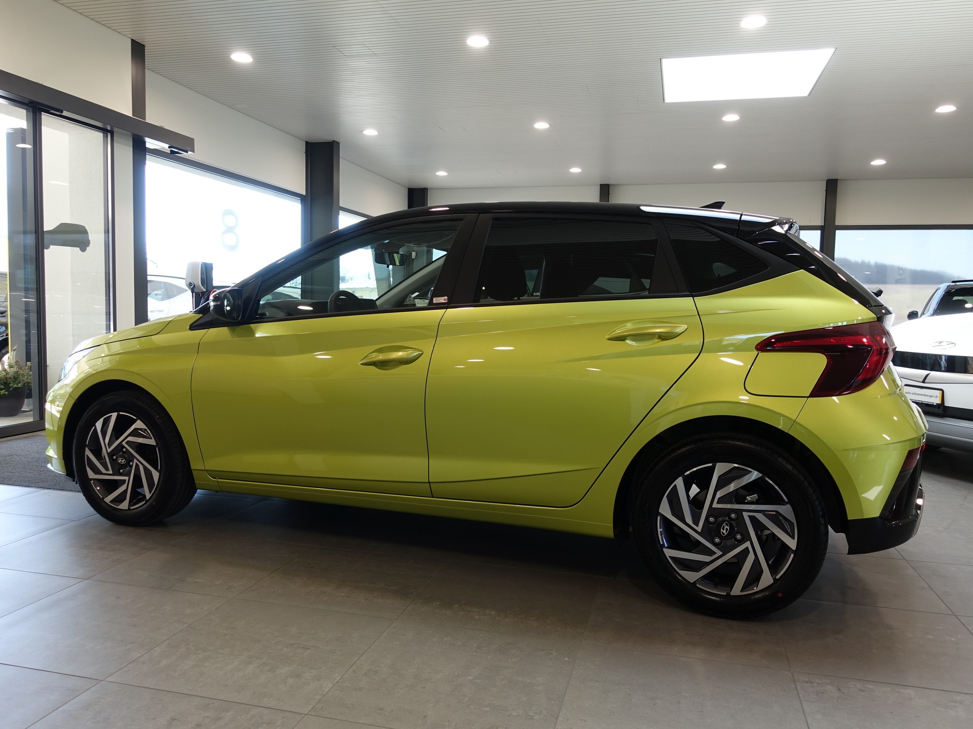HYUNDAI i20 1.0 T-GDi Amplia DCT-showroom-element-1