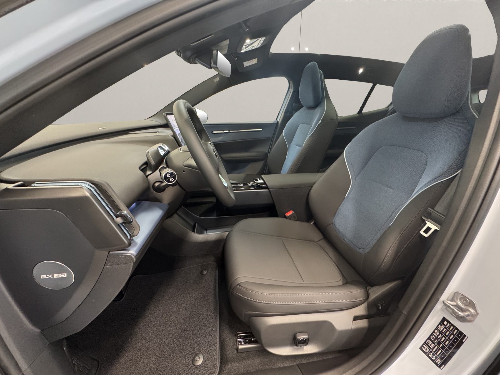VOLVO EX30 E60 Twin Ultra Performance AWD-image-11