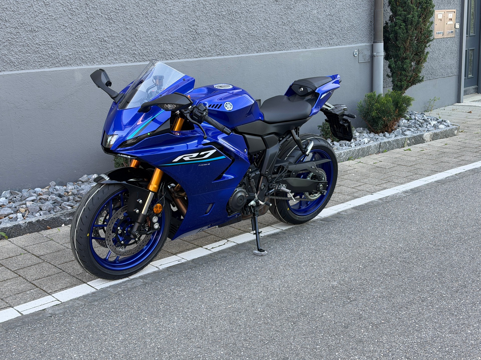 YAMAHA R7 2026-showroom-element-1