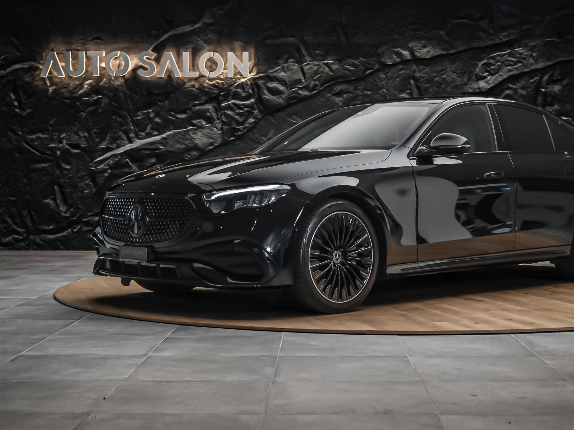 MERCEDES-BENZ MERCEDES-BENZ E 220 d AMG Line 9G-Tronic *Supercreen*Werksgarantie*-image-13