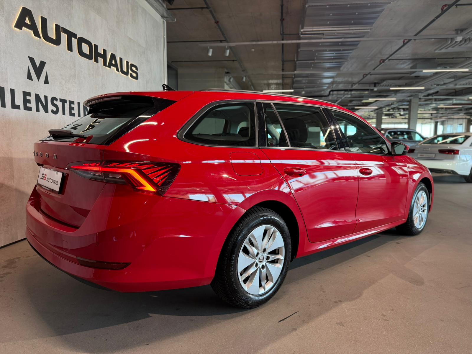 SKODA Octavia Combi 2.0 TDI DSG Ambition-image-10