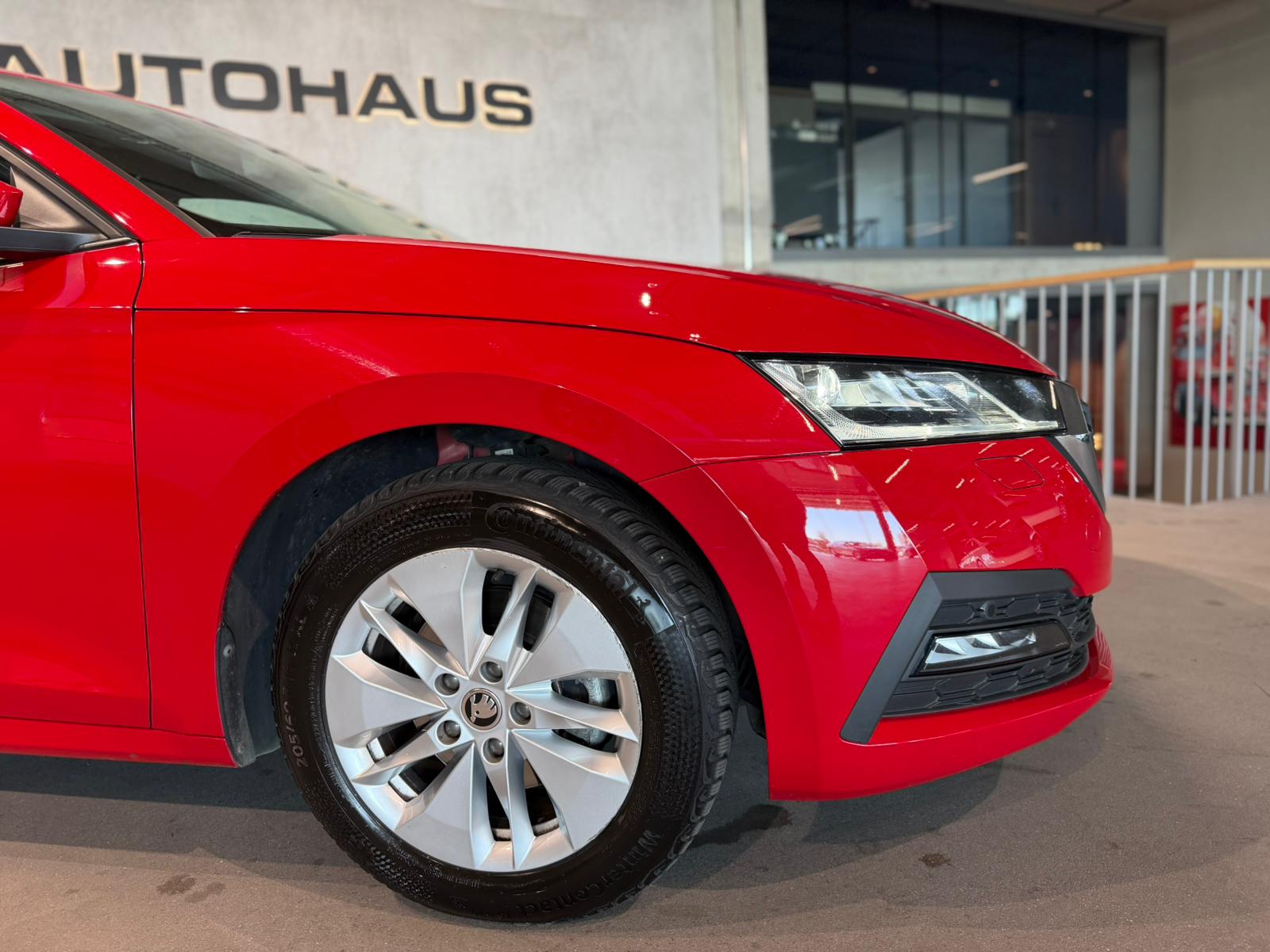 SKODA Octavia Combi 2.0 TDI DSG Ambition-image-7