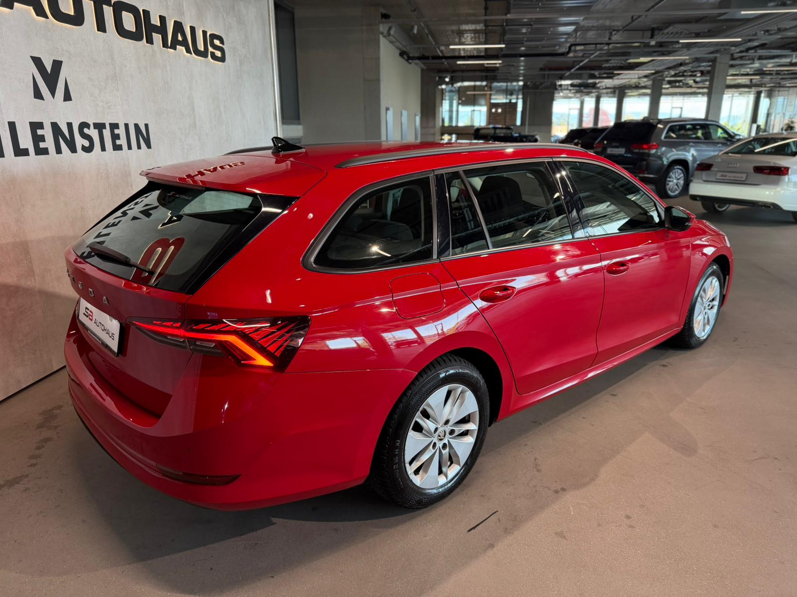 SKODA Octavia Combi 2.0 TDI DSG Ambition-image-11
