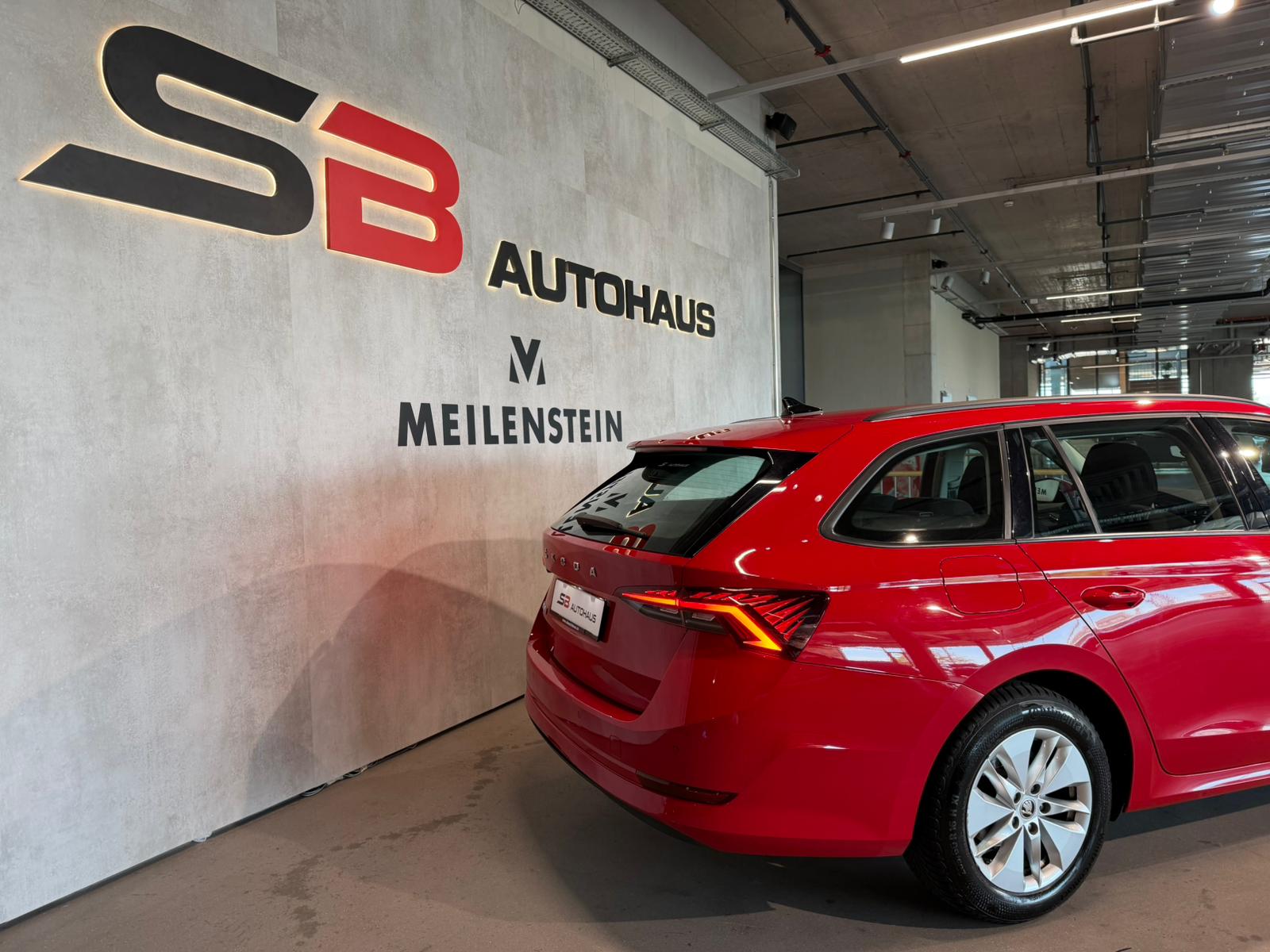 SKODA Octavia Combi 2.0 TDI DSG Ambition-image-9