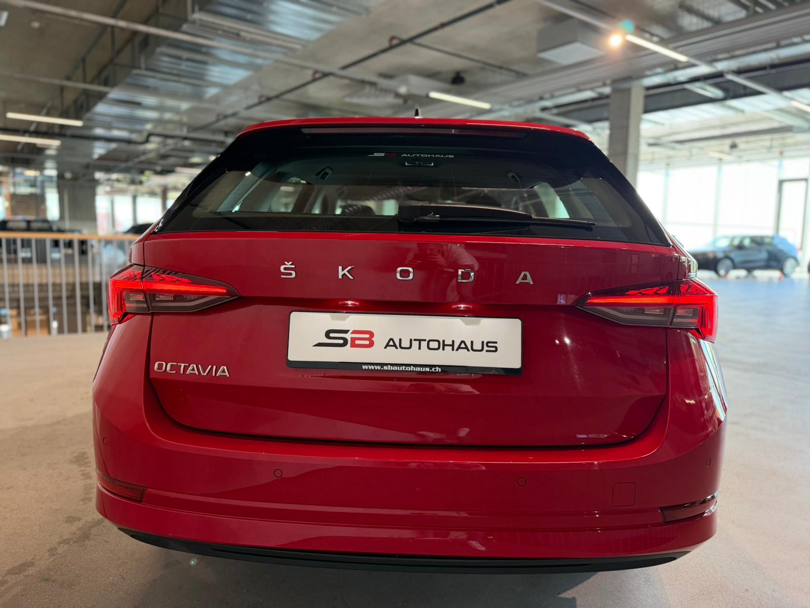 SKODA Octavia Combi 2.0 TDI DSG Ambition-image-13