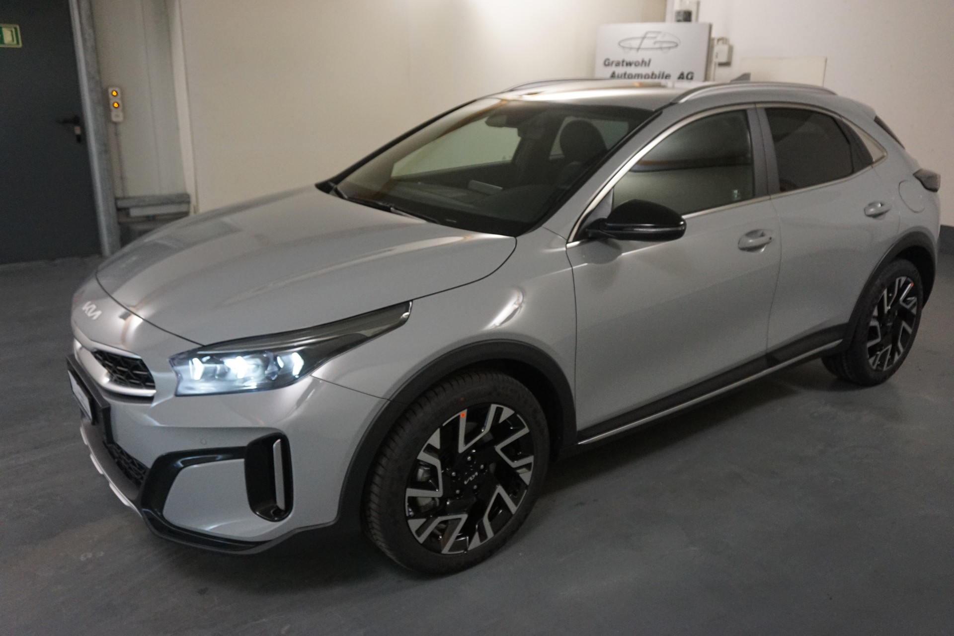 KIA XCeed 1.6 T-GDi Greydition DCT-showroom-element-3
