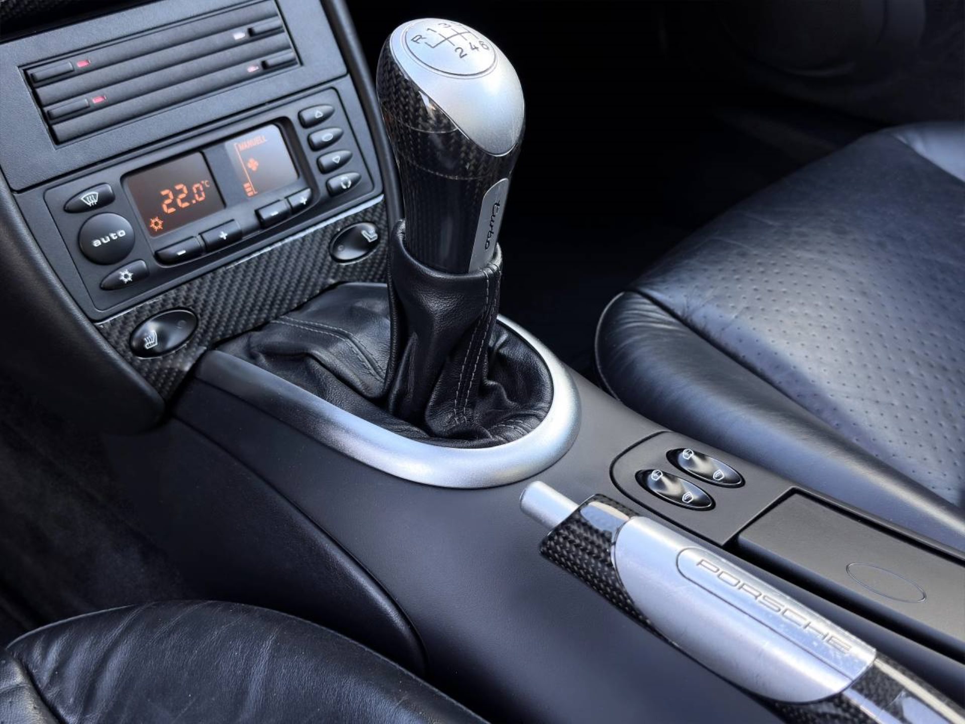PORSCHE 911 Turbo Coupé-image-30