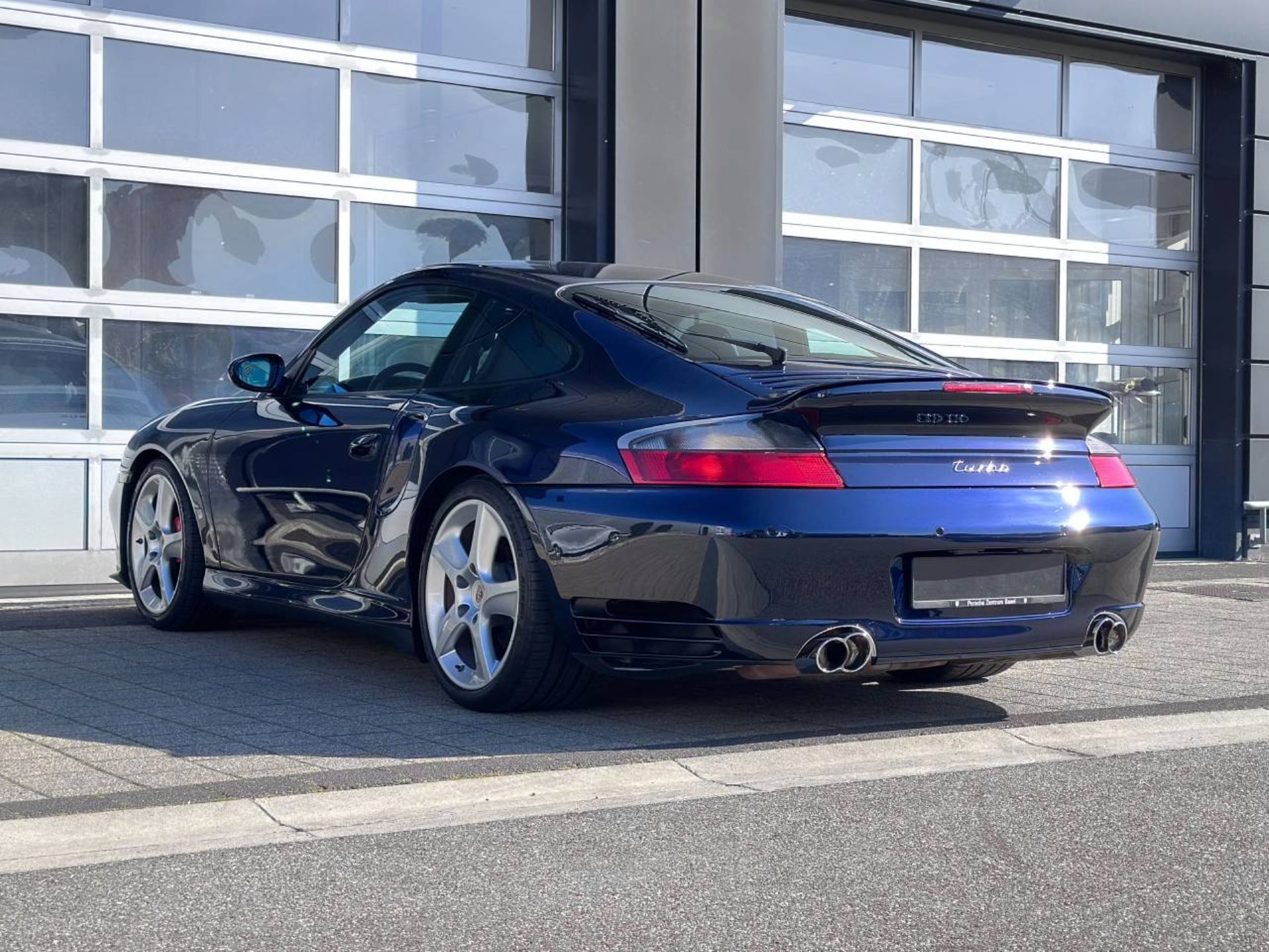 PORSCHE 911 Turbo Coupé-image-10