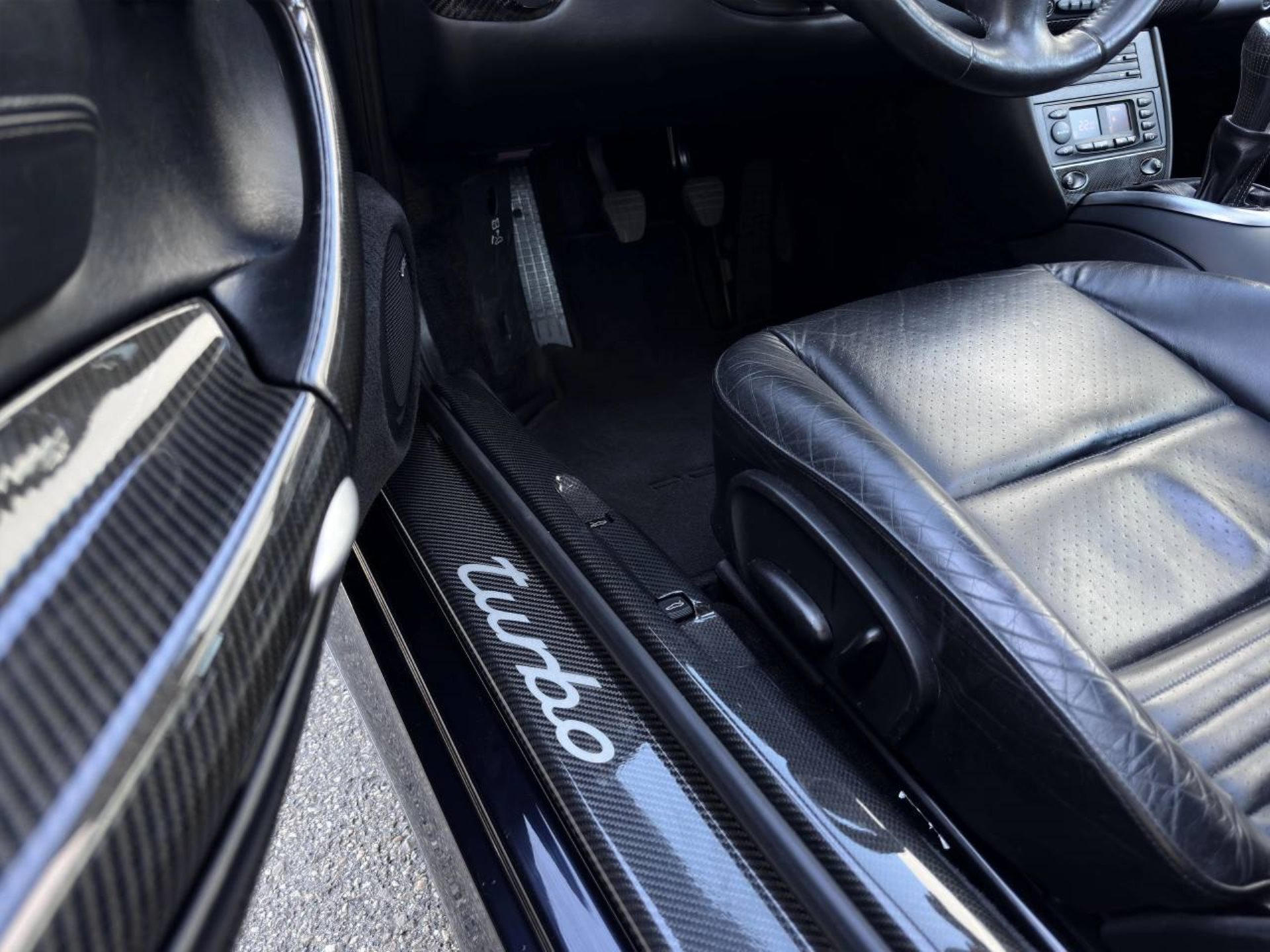 PORSCHE 911 Turbo Coupé-image-29