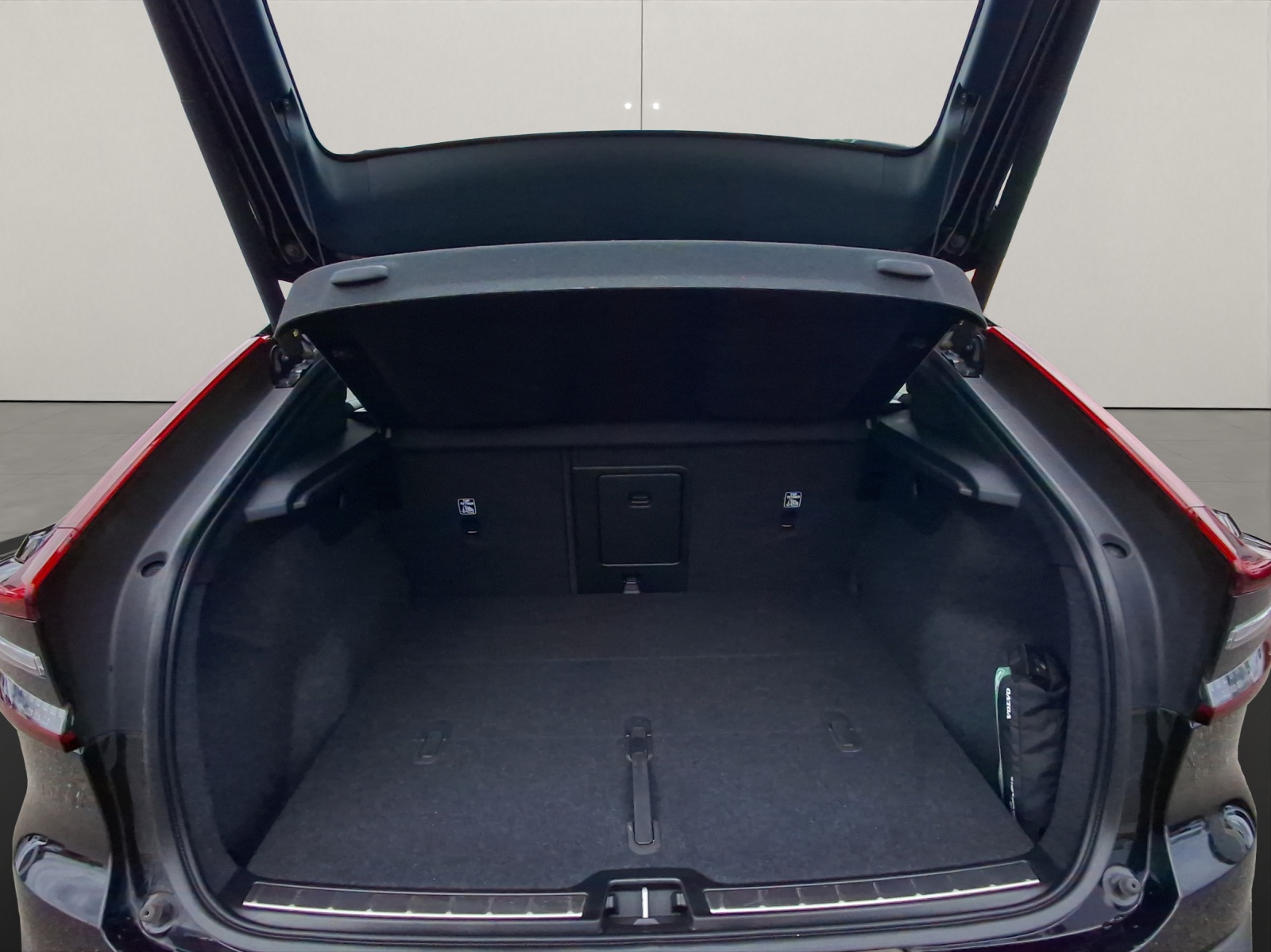 VOLVO C40 P6 Recharge Plus-image-13