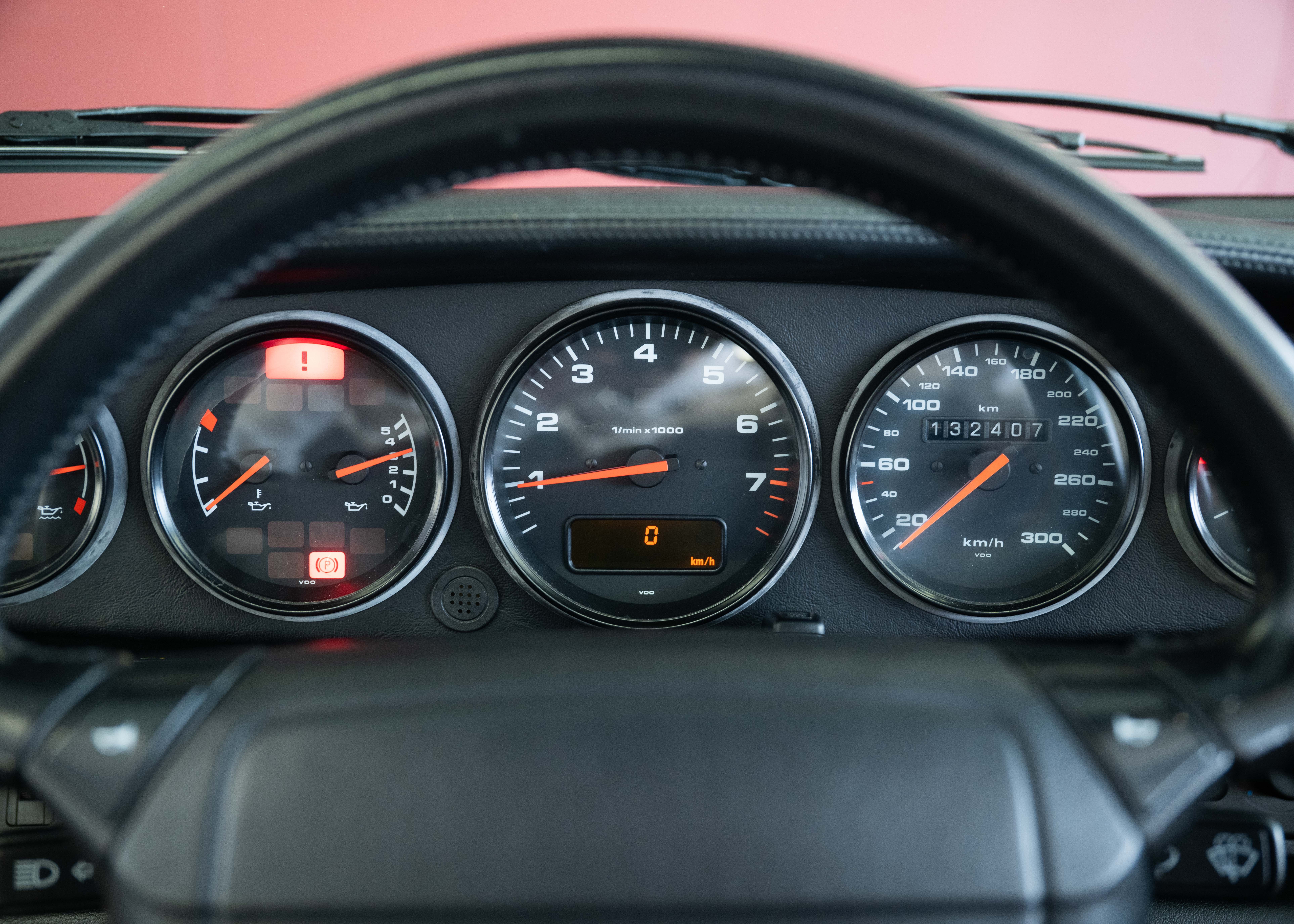 Image PORSCHE 911 911 Carrera 2 Turbo Look (2nd hand Swiss car, fantastic condition, full Porsche service history, L999 special paint)