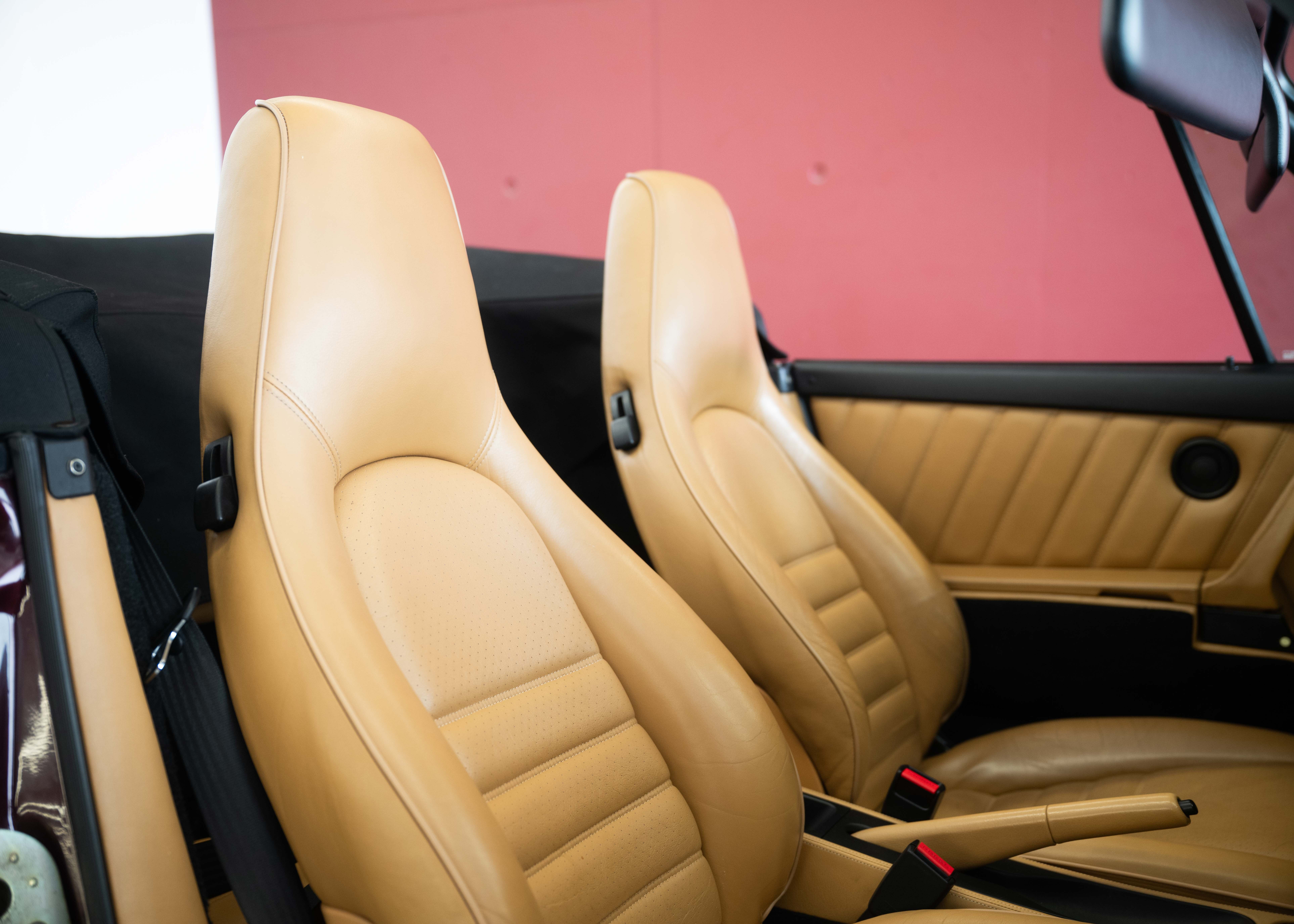 Image PORSCHE 911 911 Carrera 2 Turbo Look (2nd hand Swiss car, fantastic condition, full Porsche service history, L999 special paint)