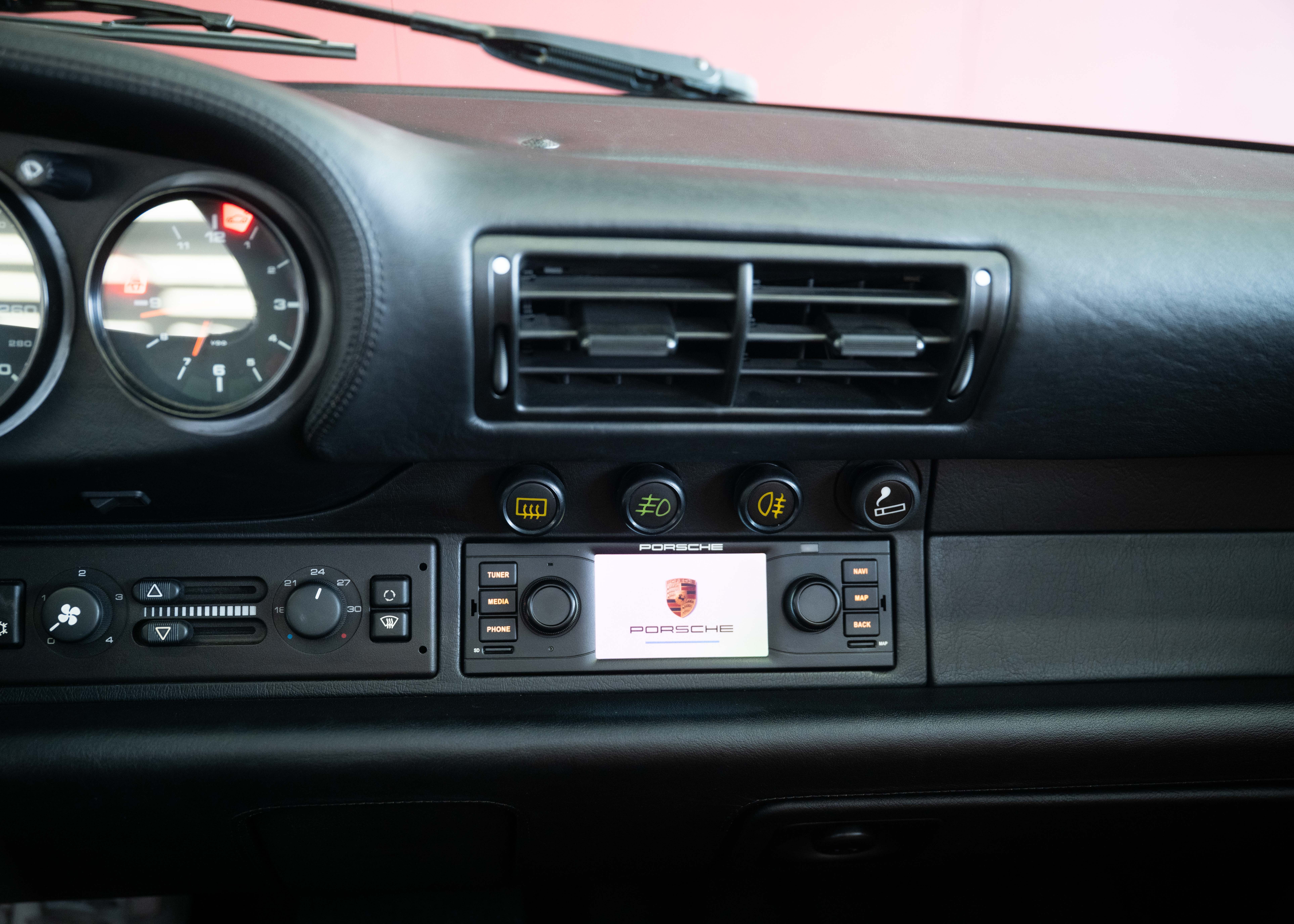 Image PORSCHE 911 911 Carrera 2 Turbo Look (2nd hand Swiss car, fantastic condition, full Porsche service history, L999 special paint)